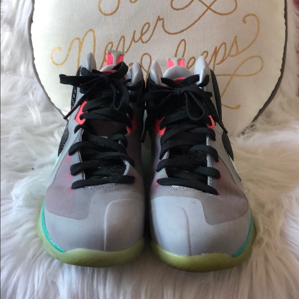 Lebron Sneakers